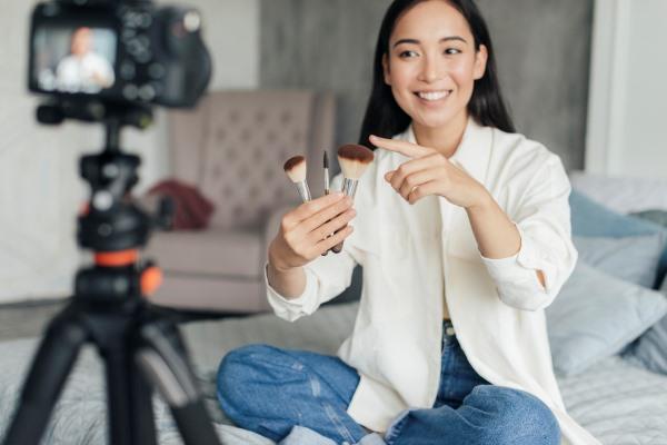 Cara Menjadi Content Creator: Panduan Lengkap untuk Sukses di FitAcademy
